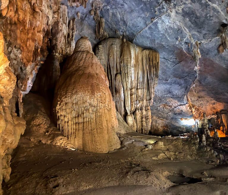 Paradise cave Phong Nha amazing rock formations