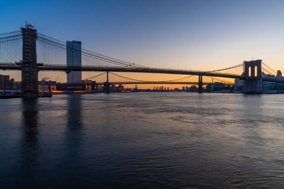 Sunrise over brooklyn bridge and manhattan bridge in new york city