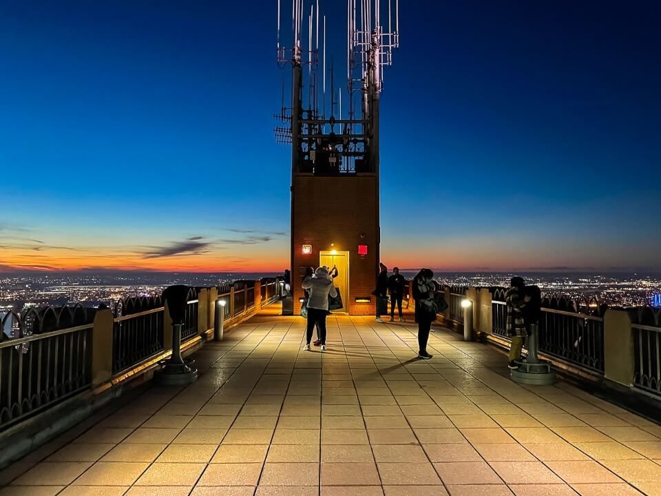 Top of the Rock observation deck is open without barriers unlike the empire state building observation deck in new york city