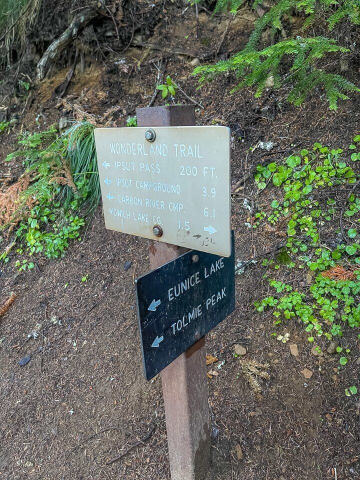 Sign showing hiking distances on Wonderland path in Washington