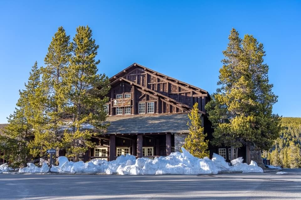 Old faithful inn is the best hotel to stay in south yellowstone national park