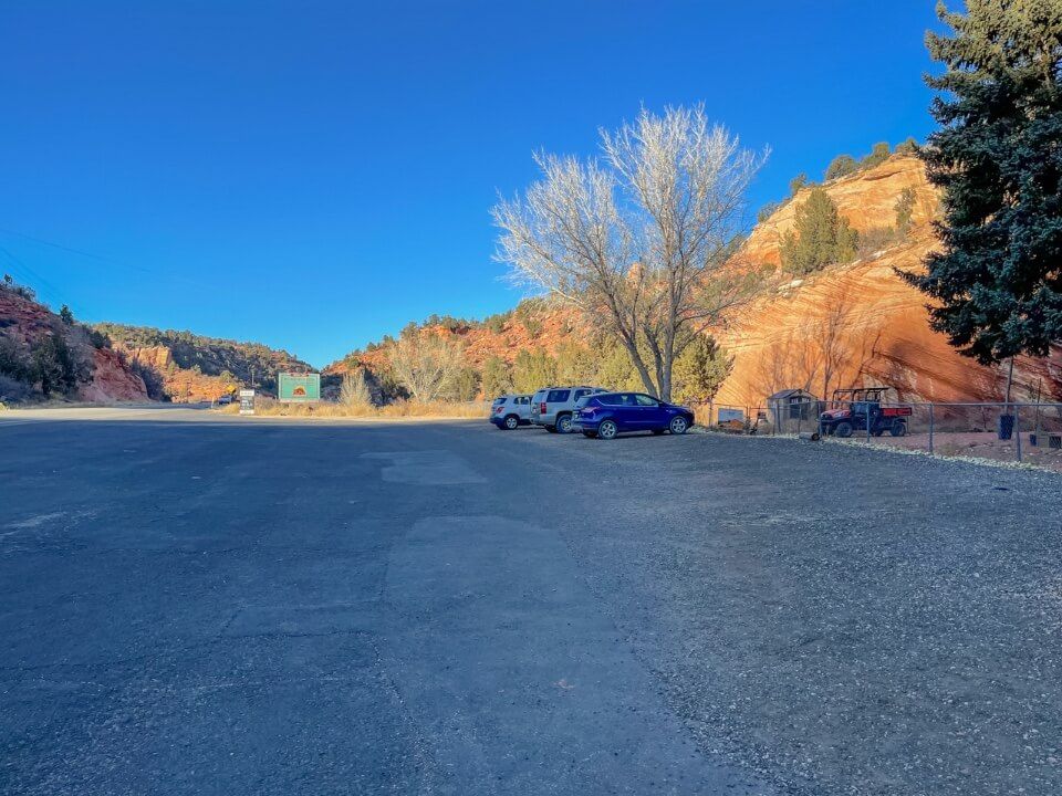 Parking lot for Moqui Cave near Kanab in Utah