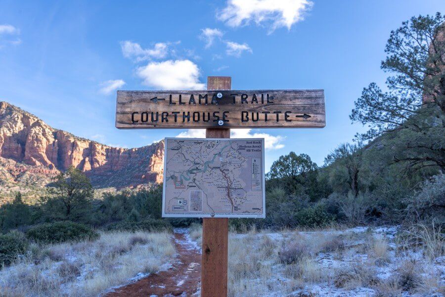 Llama Trail and Courthouse Butte split hiking trail near Bell Rock in Sedona Arizona