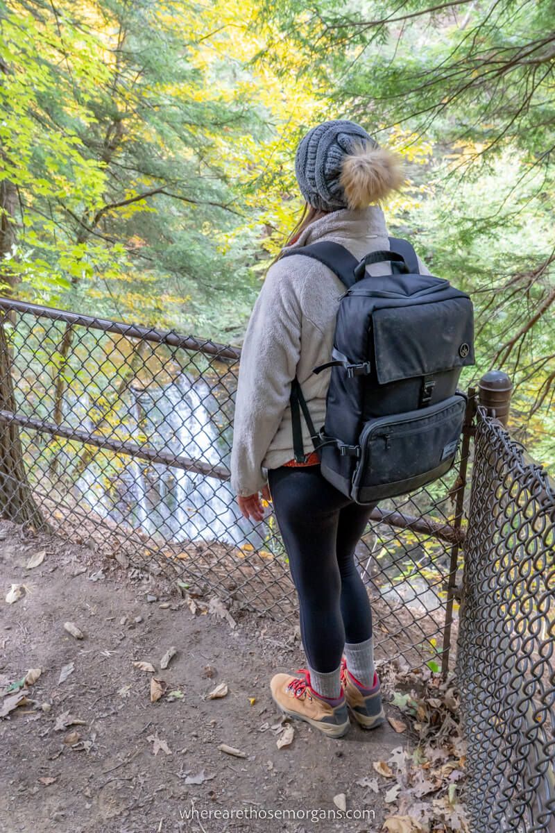 Woman walking with the Misshattan HEX Backpack