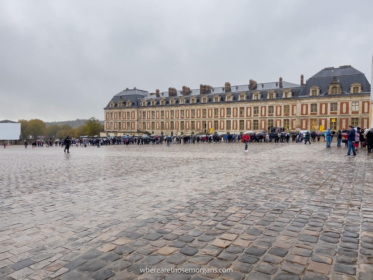 The timed entry reservation line to get into the palace of versailles