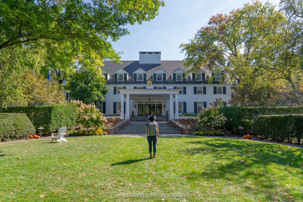 Tourist taking in the views of the beautiful Woodstock Inn