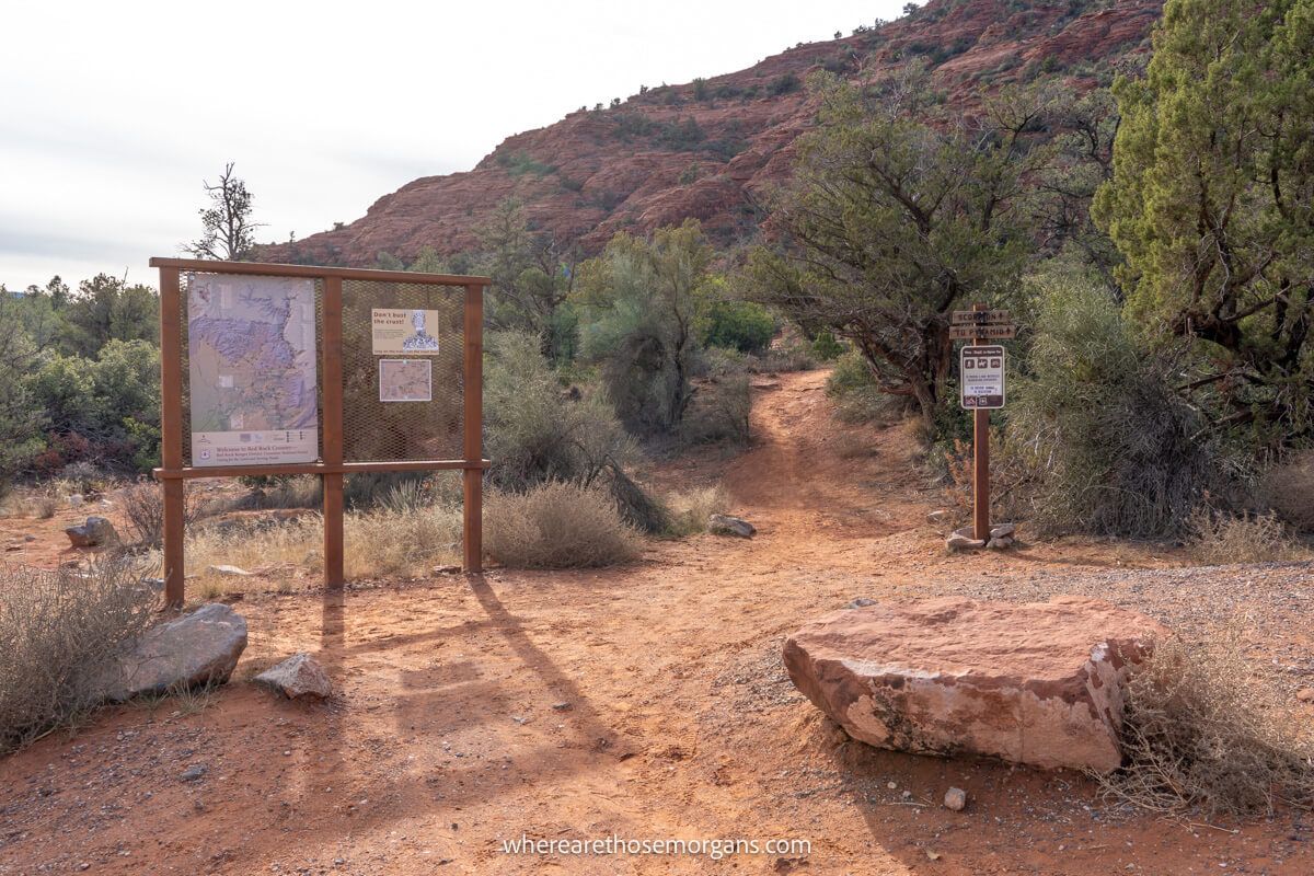 Wooden board with information at the beginning of Pyramid Trail in Sedona